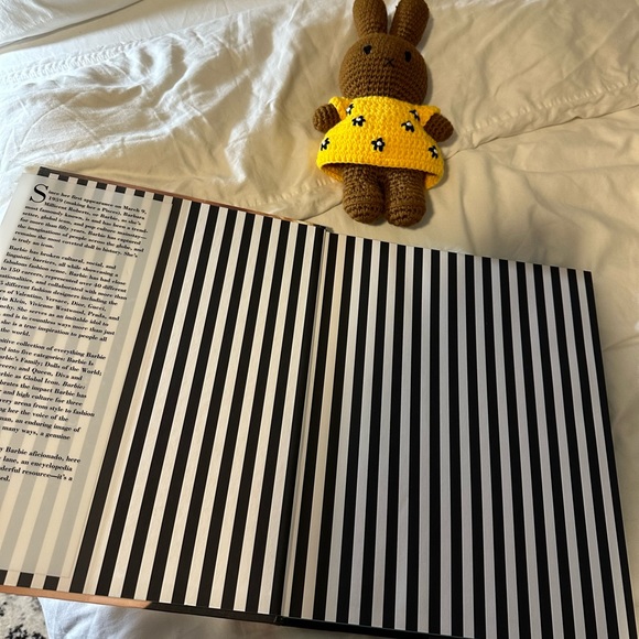 Barbie: The Icon first edition coffee table book π - Picture 6 of 8